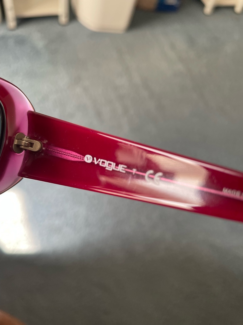 Vogue eyeglass FRAMES & clamshell case - Picture 10 of 15